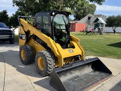 Caterpillar CAT 272D Skid Steer Loader with Bucket - Heavy Duty Construction Equipment