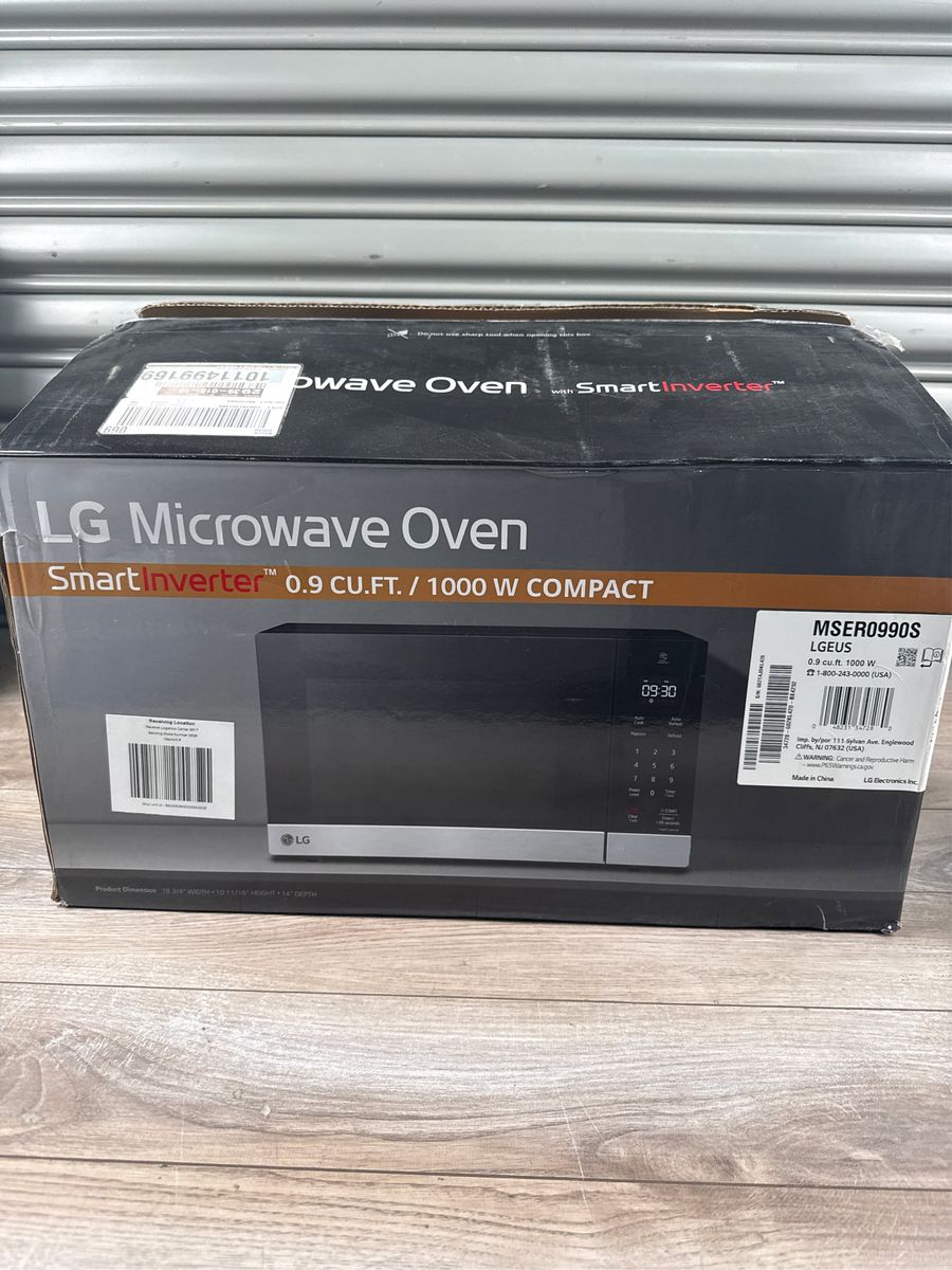 LG 0.9 cu. ft. NeoChef Countertop Microwave