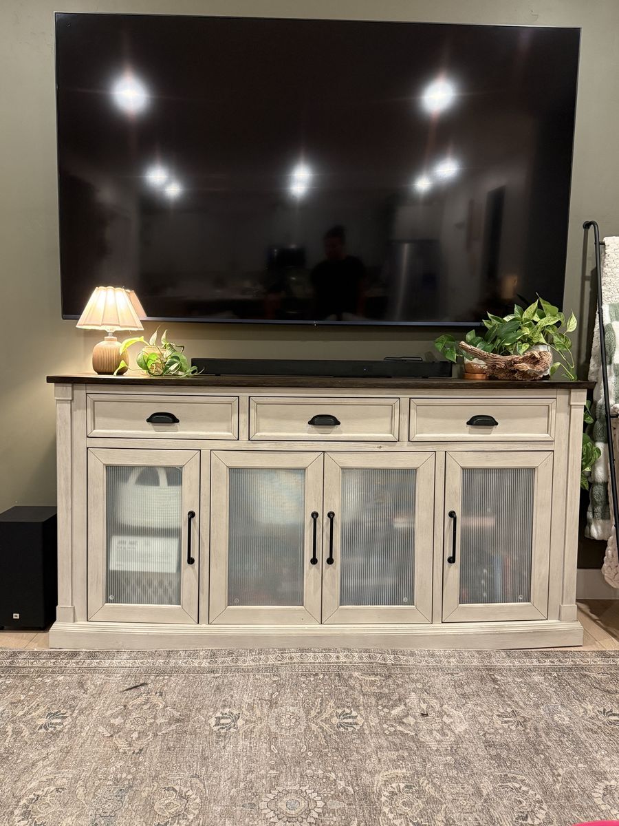Entertainment center