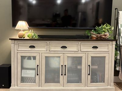 Entertainment center