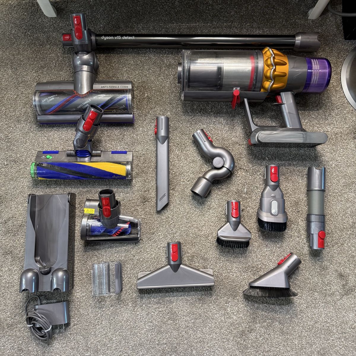 CLEAN Dyson v15 detect vacuum