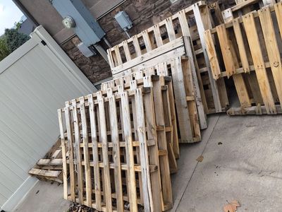 Free pallets come take them