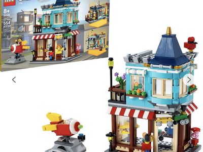 LEGO Creator 3-in-1 Townhouse Toy Store Set 31105 Assembled Used