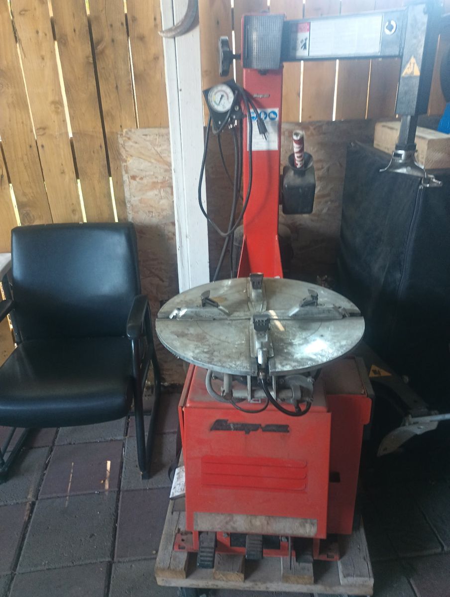 Snap On tire machine