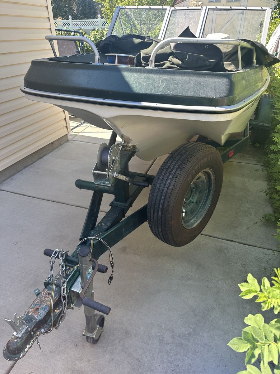 15 ft Tri-Hull Fishing Boat