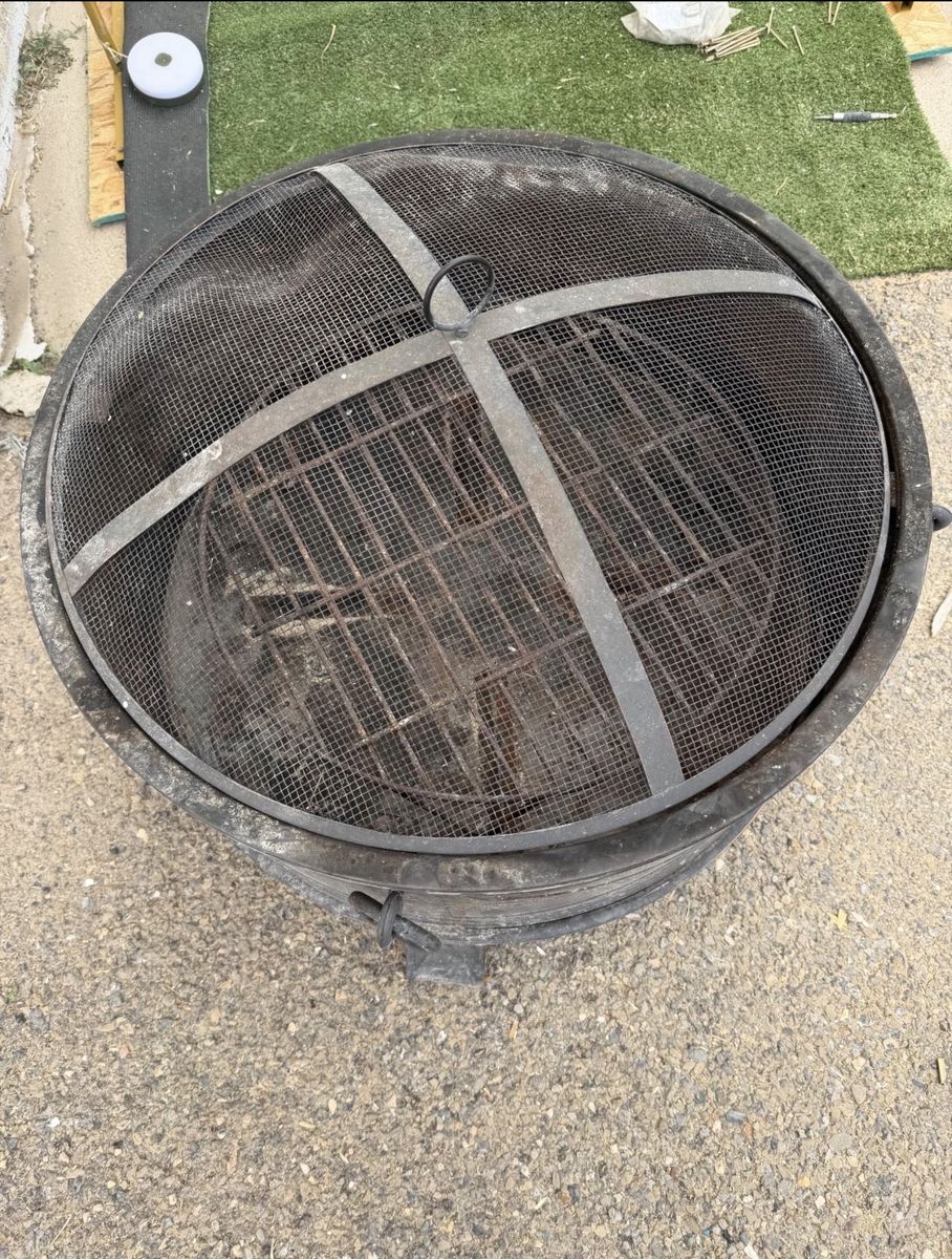 Outdoor Metal Fire Pit with Mesh Spark Screen Guard & Wood Grate