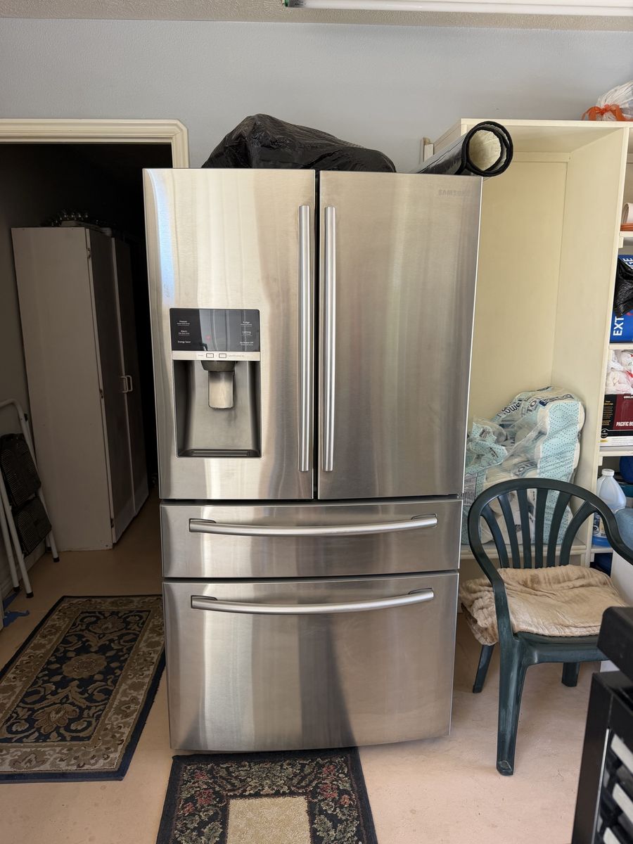 Samsung French door fridge with dual freezer