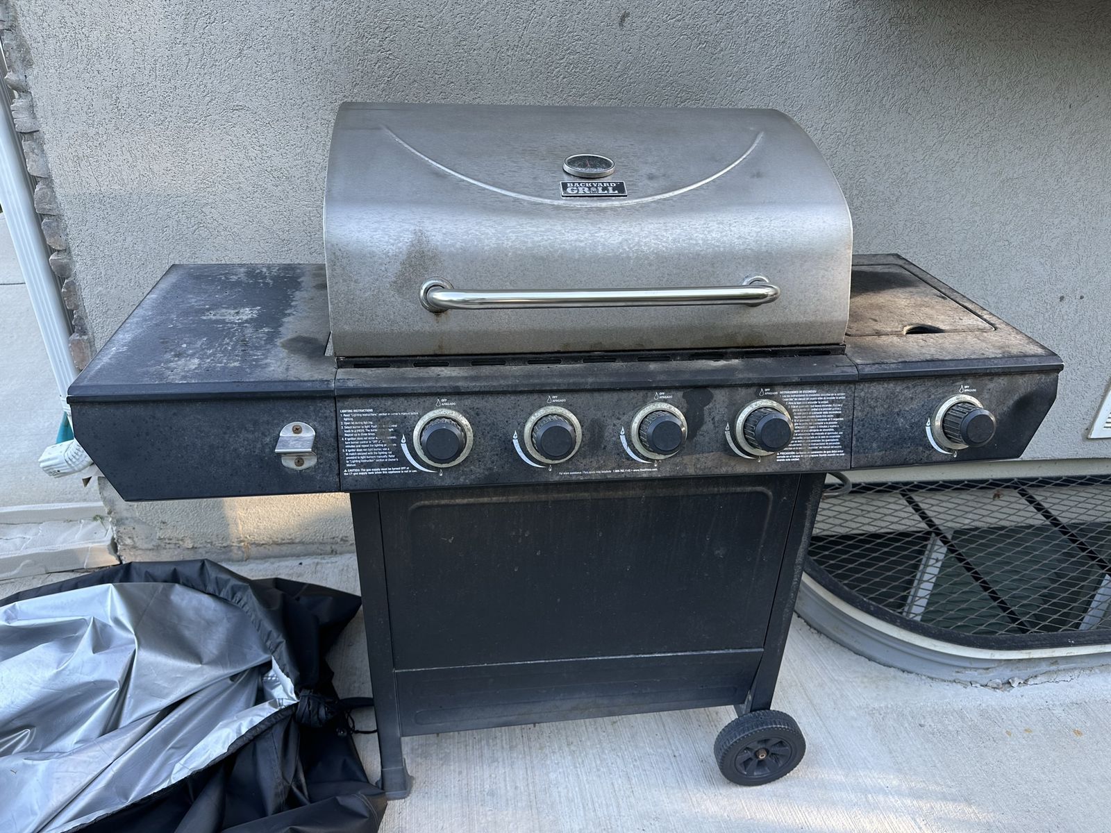 Grill with cover
