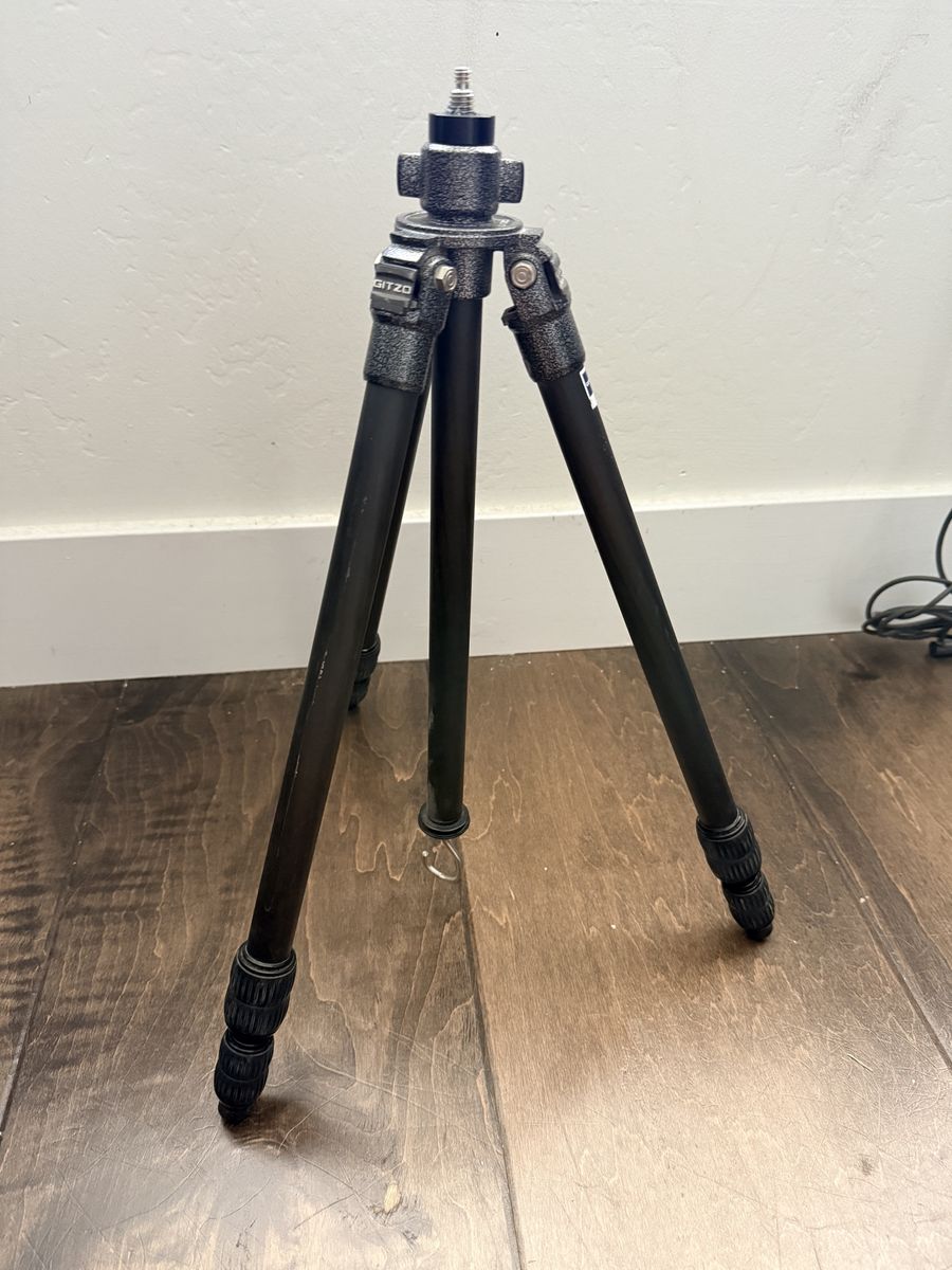 Manfroto Gitzo G1027 MK2 Carbon Fiber Tripod Legs + Manfroto 484 head