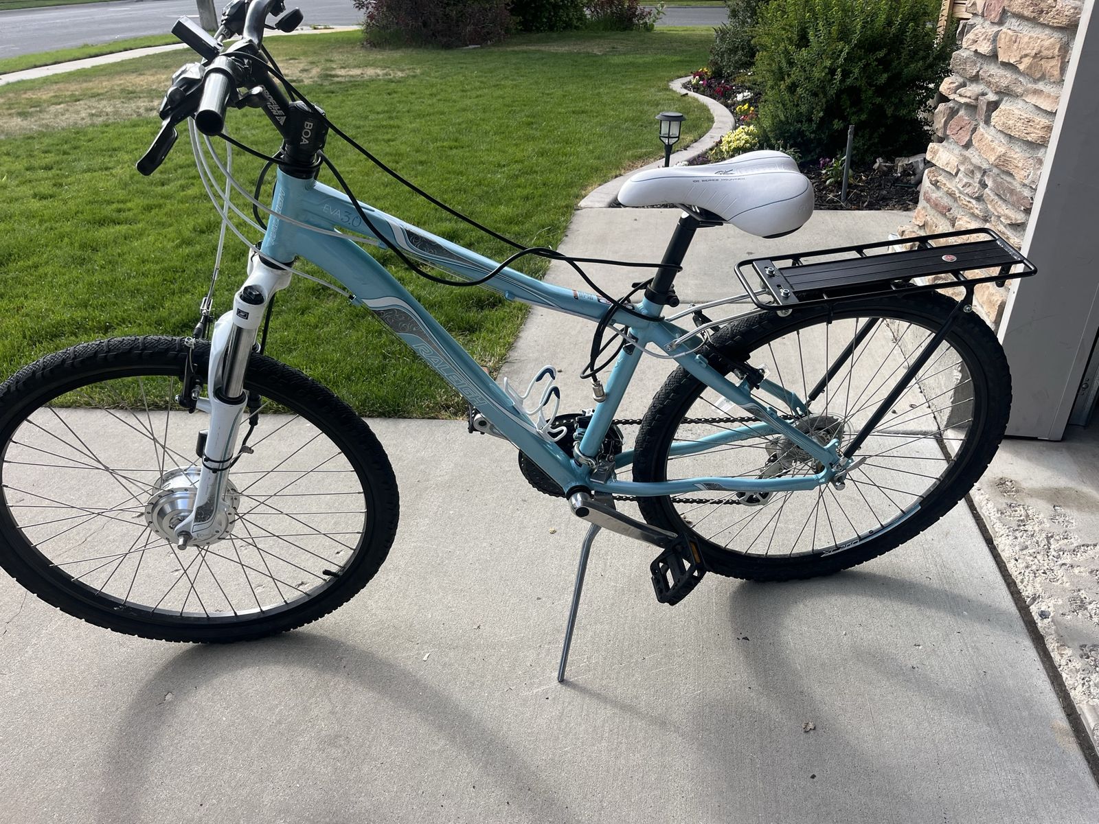 Raleigh Eva 3.0 Women's Hybrid Bike