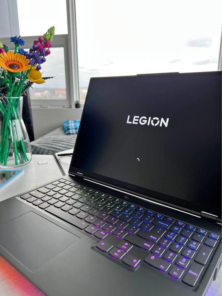 Lenovo Legion 7i (RTX 3080, i7, 32 GB RAM, 2 TB SSD) + Free Laptop Cooler