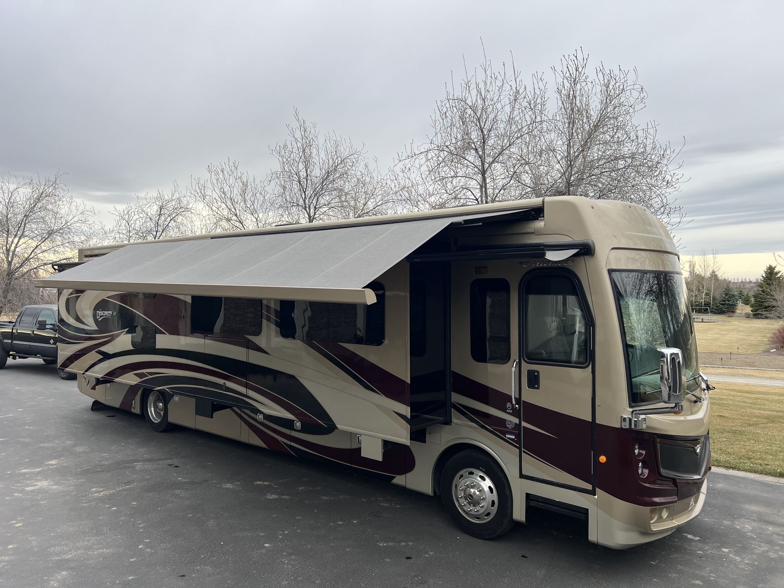 Fleetwood Discovery LXE 40G Motorhome