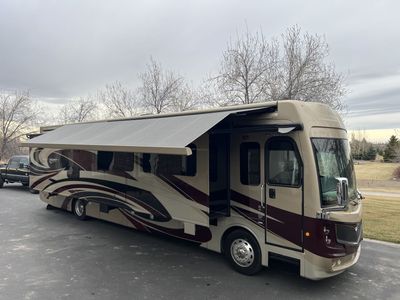 Fleetwood Discovery LXE 40G Motorhome