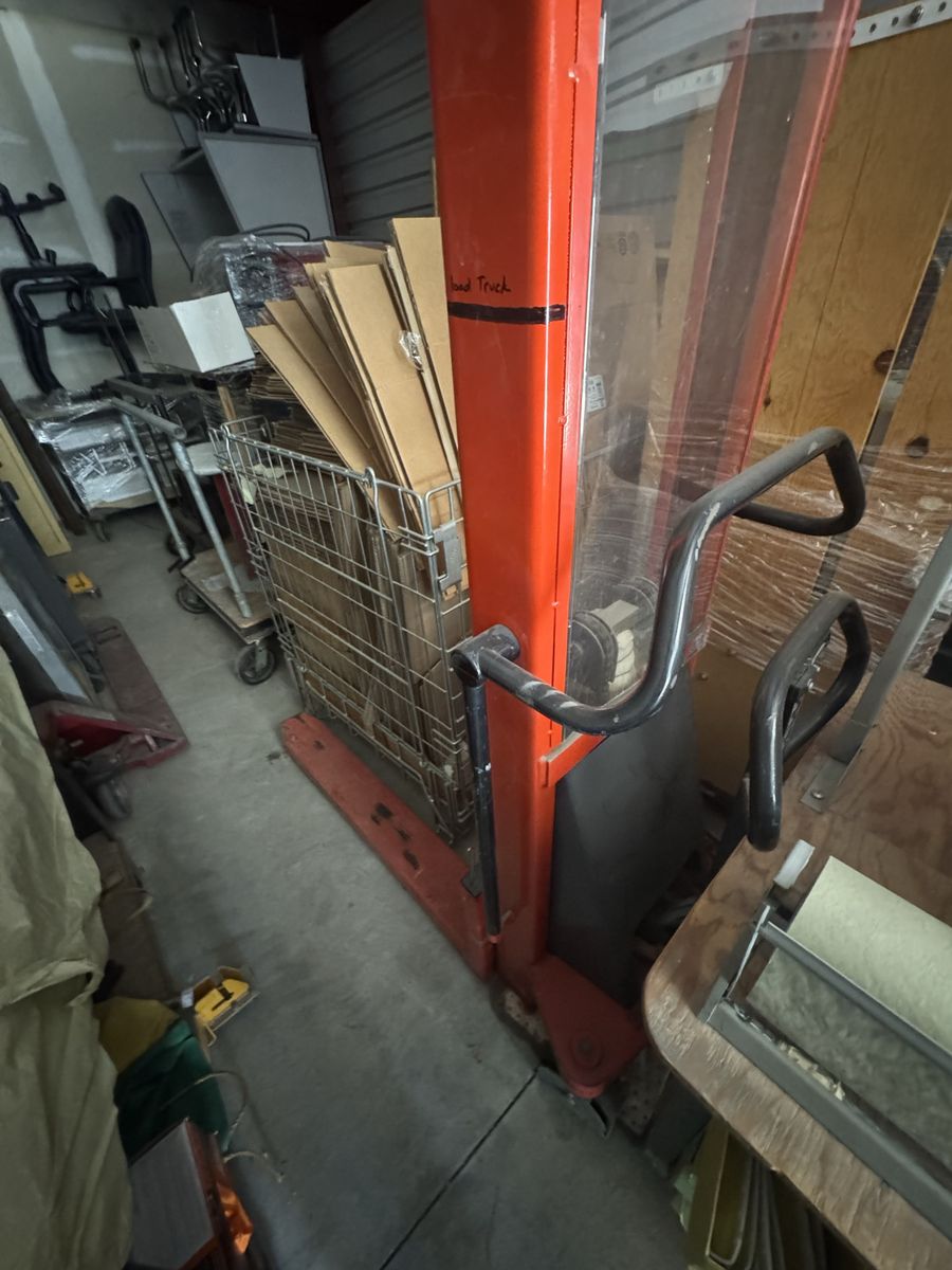 Lift, pallet jacks, dolly’s