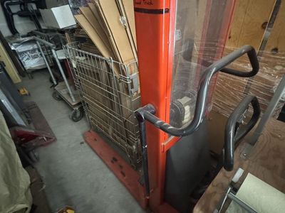 Lift, pallet jacks, dolly’s