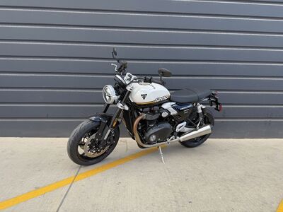 2025 Triumph Speed Twin 1200 Crystal White/Sapphire Black
