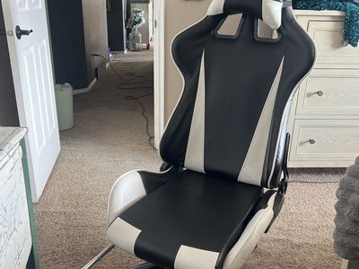 Black & White Gaming Chair with Footrest - Ergonomic Office/Desk Chair