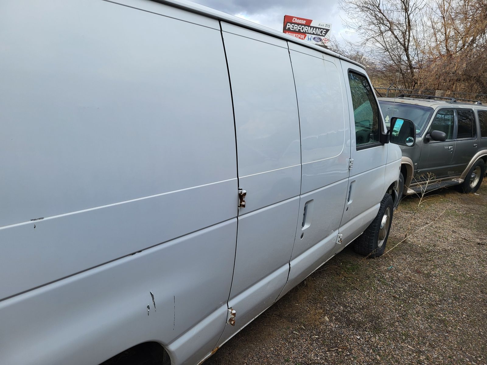 1998 FORD E250 Base