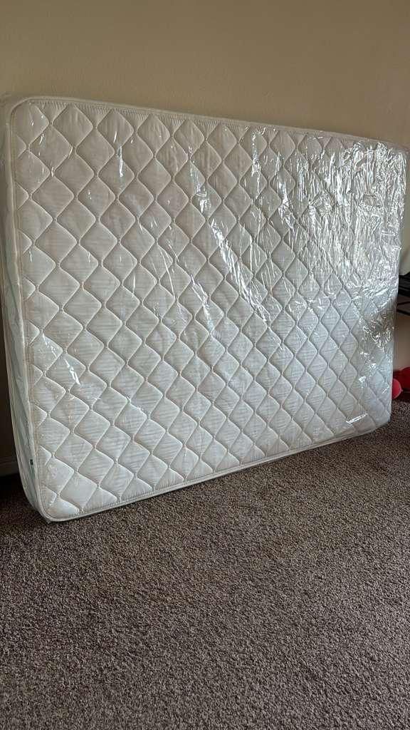 Full Size Mattress 6 inch Foam and Spring Hybrid Mattress