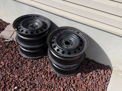 16" Wheel And Hub Caps