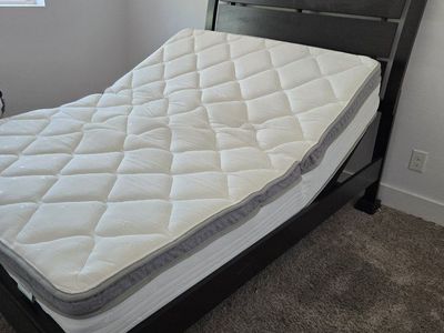 Denver Mattress Co. Full-size Adjustable Bed Frame & Mattress - Remote Control, Great Condition