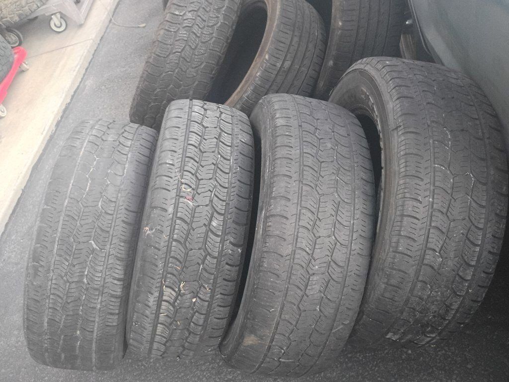 (4) Cooper Discoverer  235/65 R17