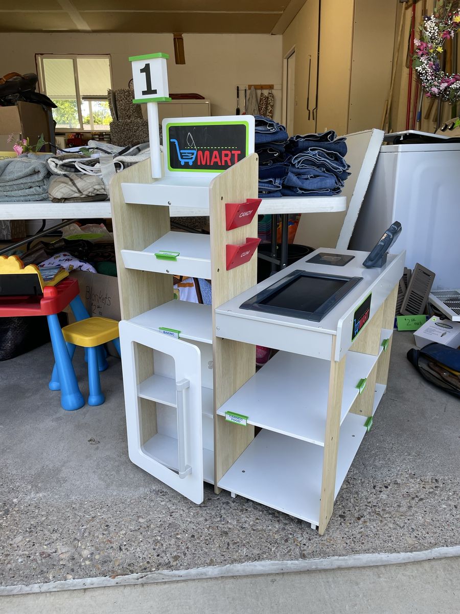 Layton Huge 4 Family Garage Sale