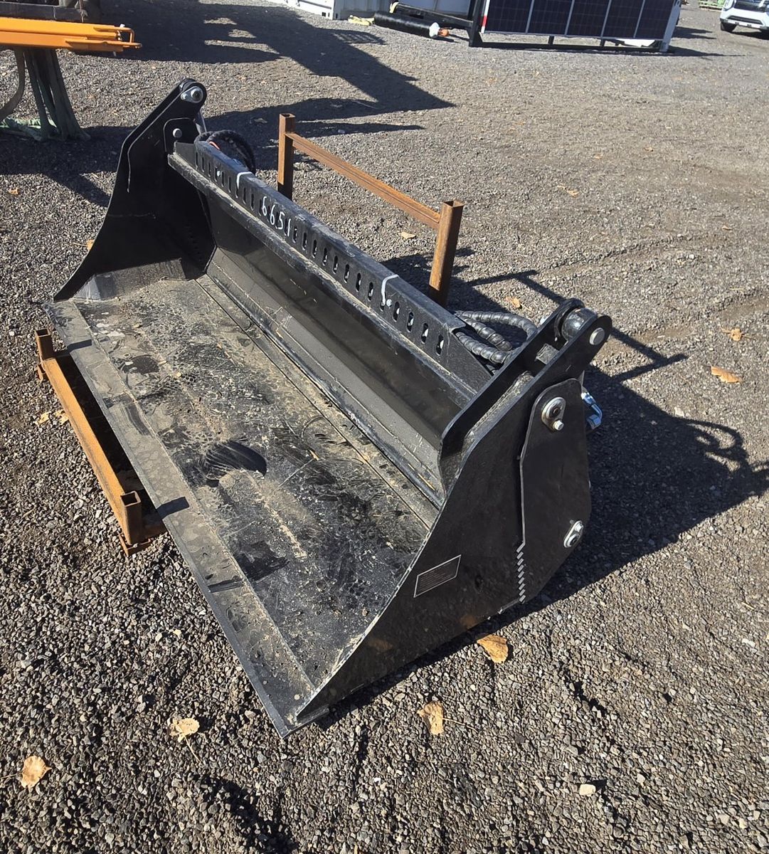 NEW 72" Giyi / Future 72" 4 in 1 Combo Bucket (Skid Steer)