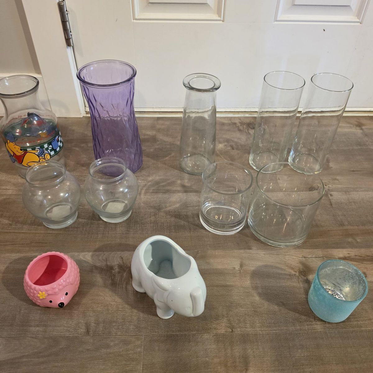 Miscellaneous decorative vases $2‐$10