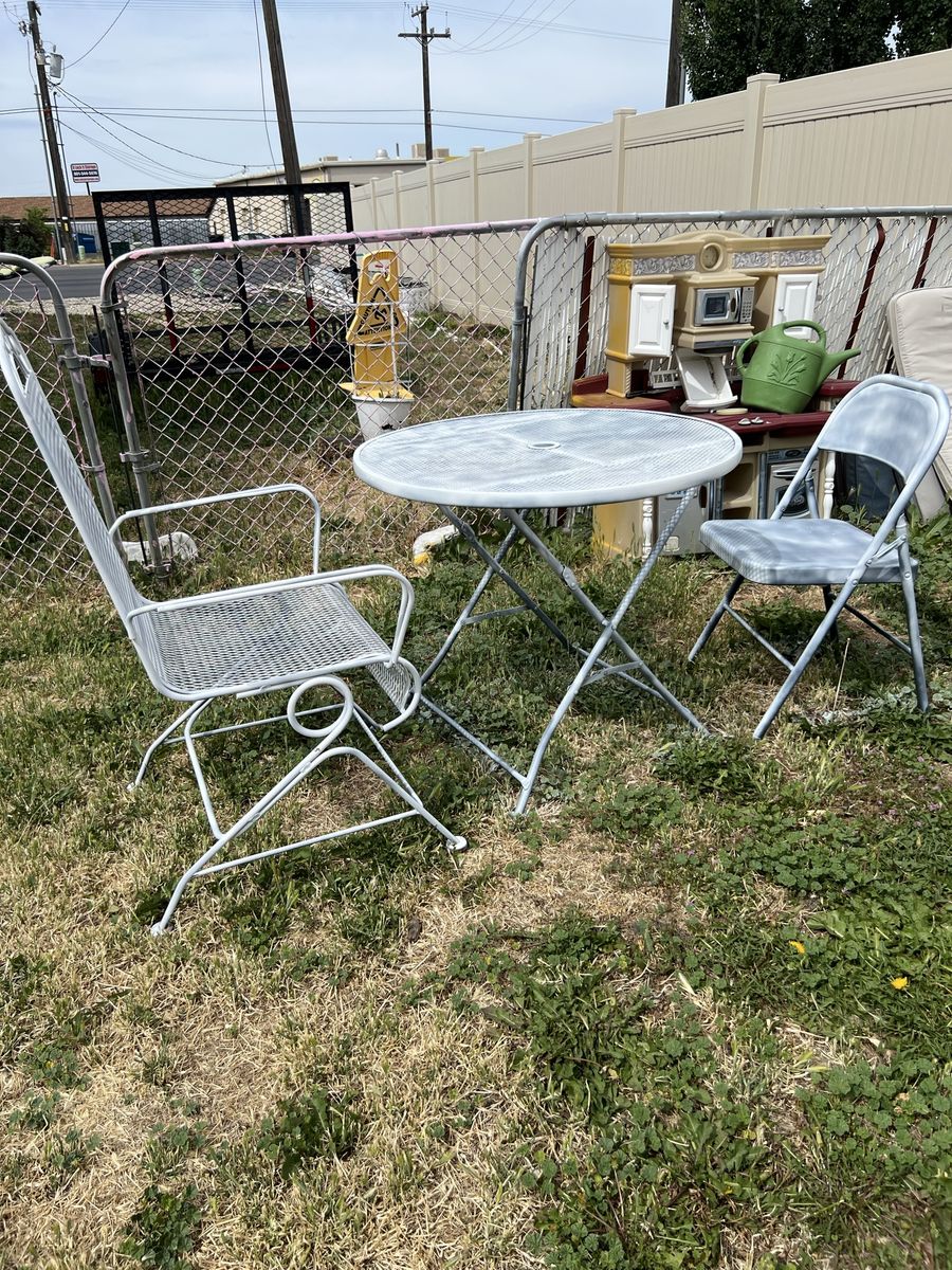 Outdoor table & 2 chairs all metal