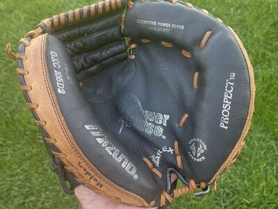 Mizuno 31.5 in. Baseball Catchers Glove