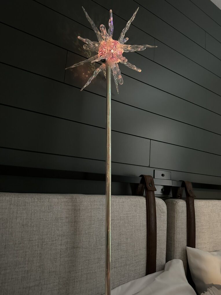 Glinda Wand (Wicked) - Lights Up And Shimmers