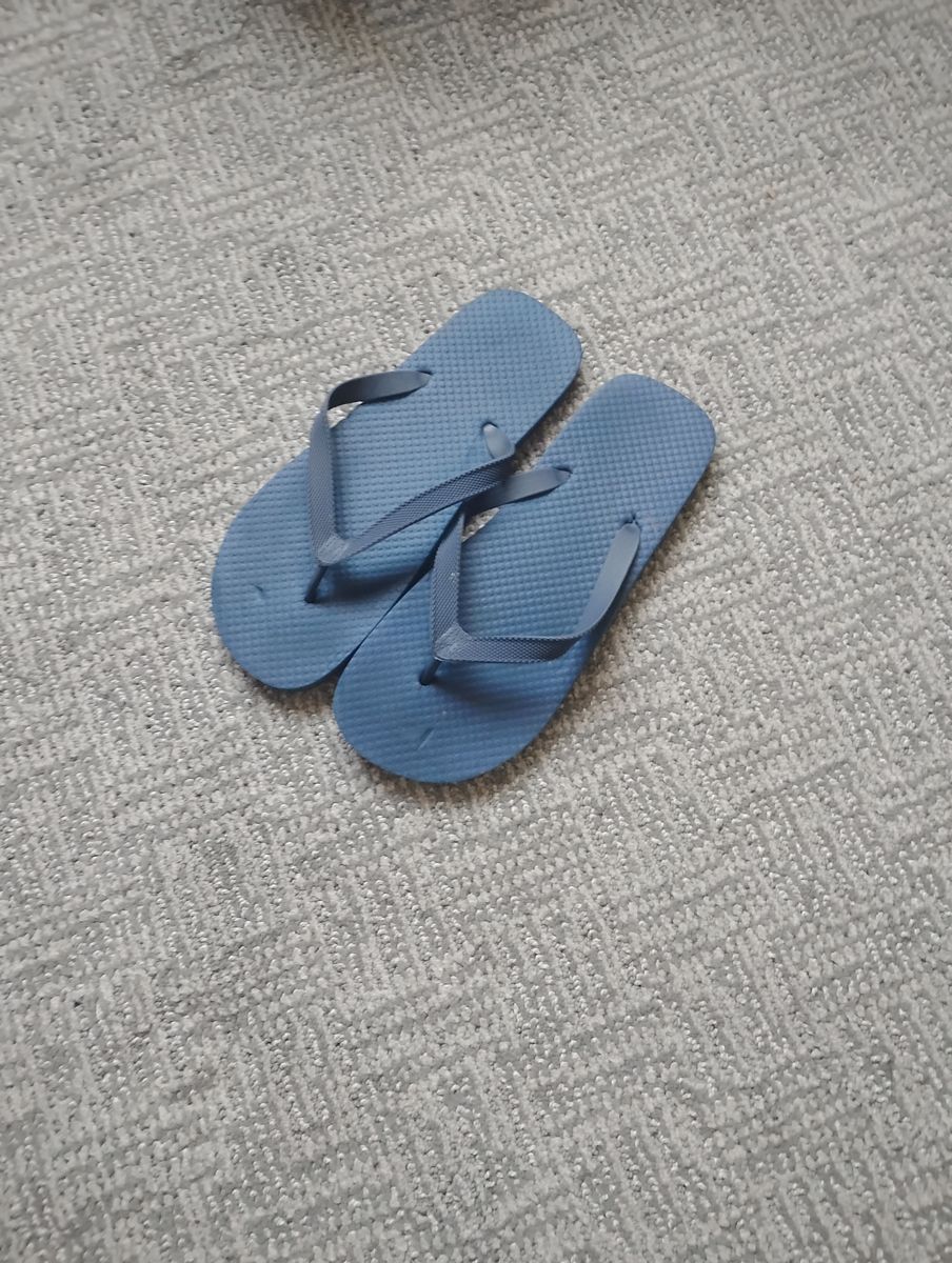 Flip Flops( Size Between 8-9)