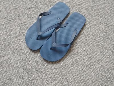 Flip Flops( Size Between 8-9)