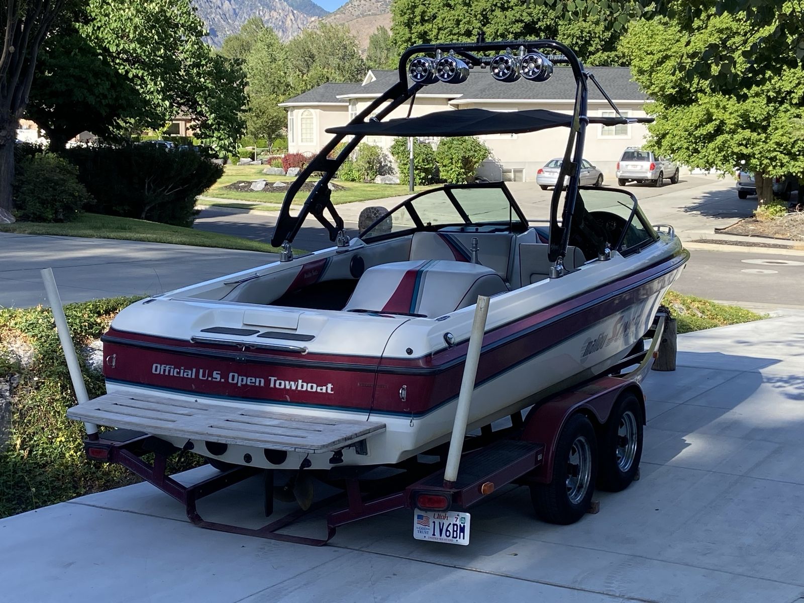 21 foot, Surf, Wakeboard, and Ski Malibu Boat