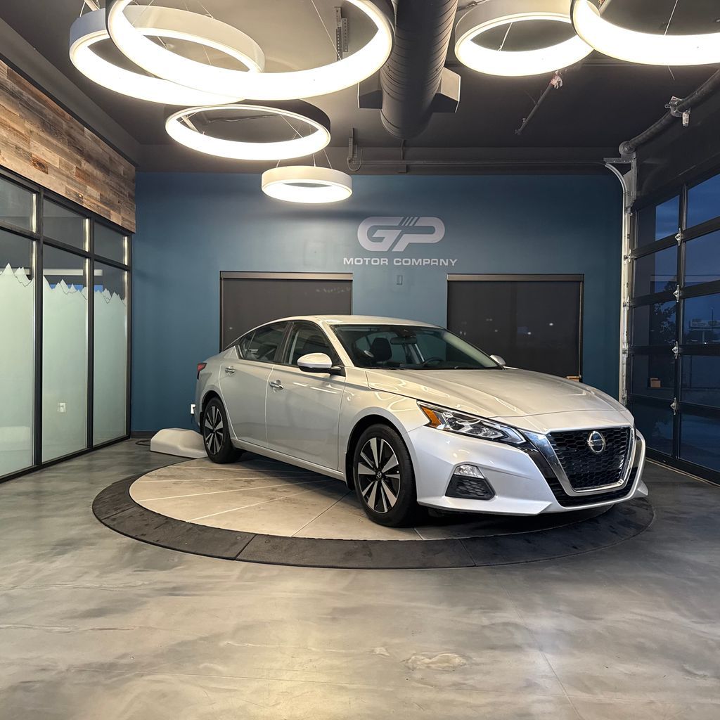 2022 Nissan Altima 2.5 SV — rebuilt & branded title, 12% below market