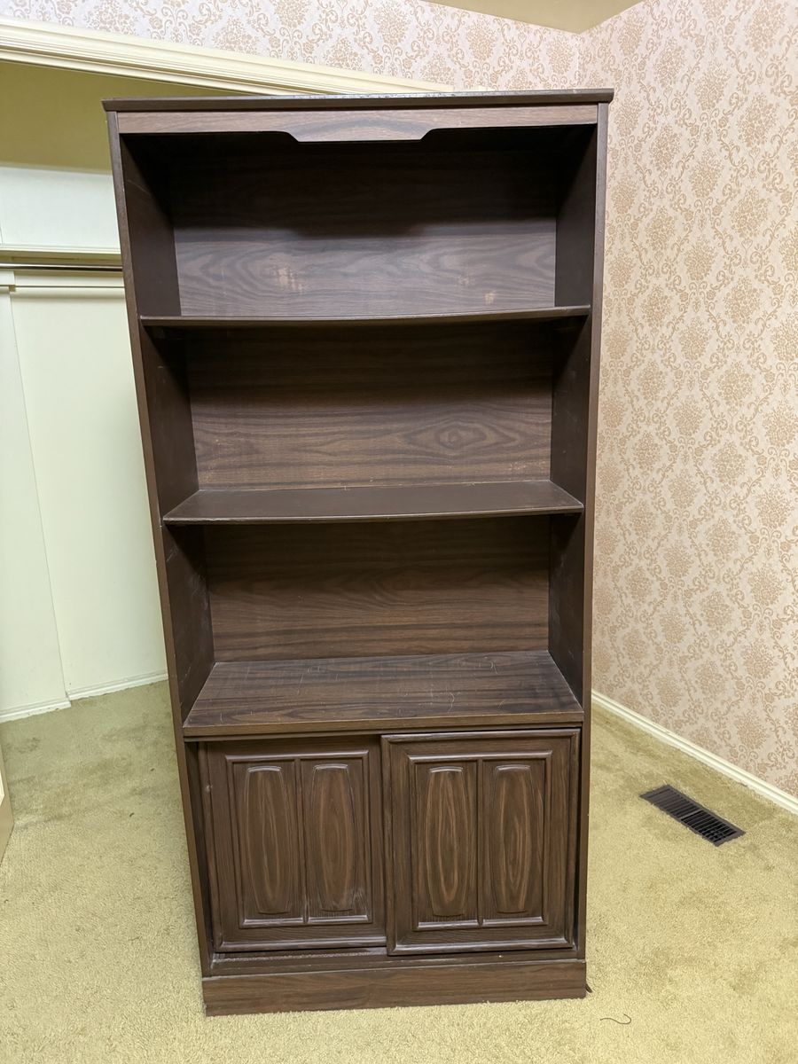 Free wood bookshelf with storage
