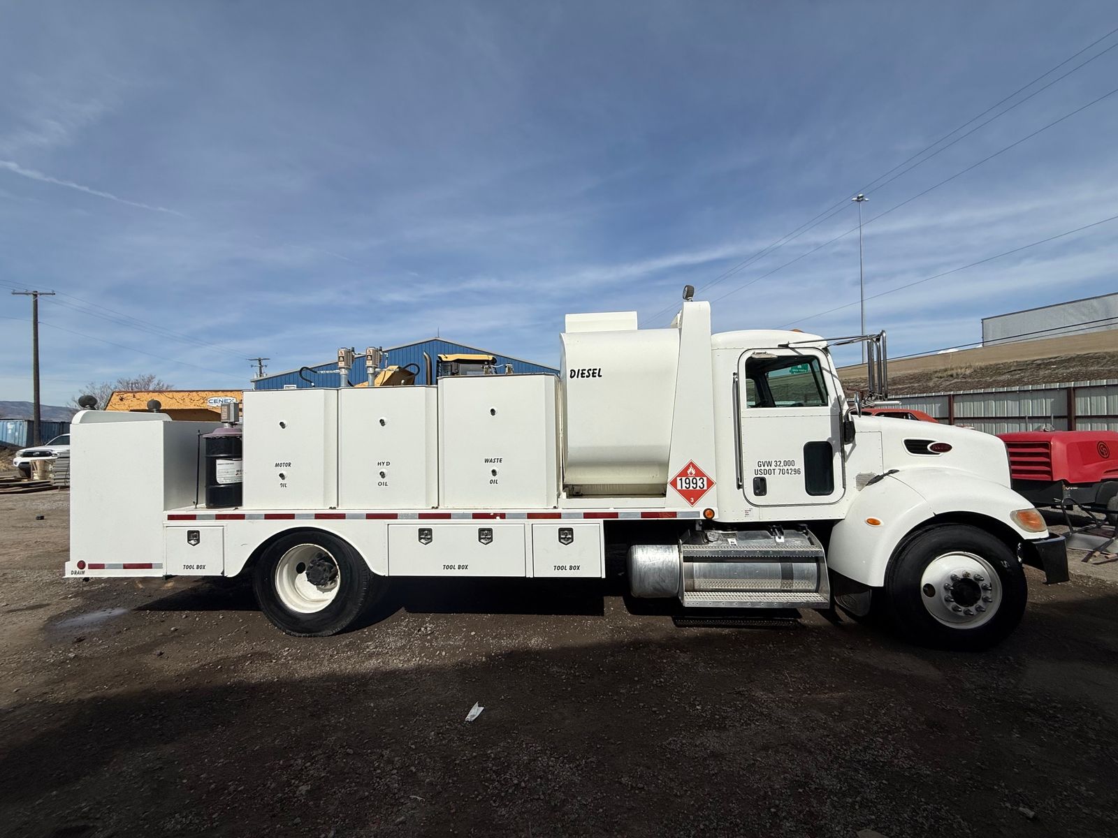 2006 Peterbuilt 335 Lube Truck