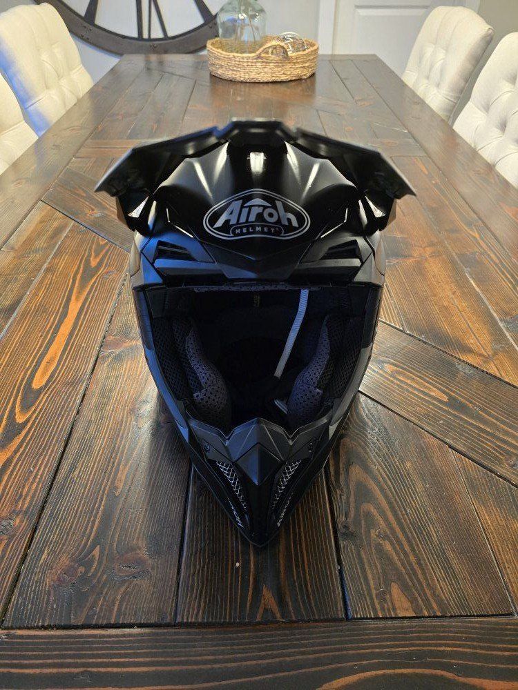 *** Airoh Aviator III ***