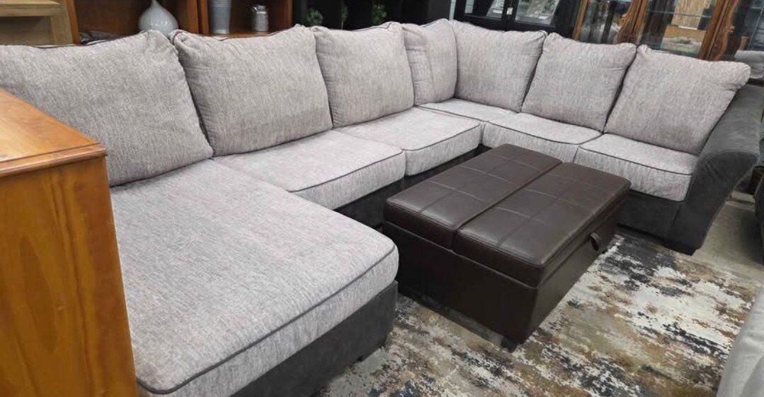 🩶3-Piece Sectional  two tone gray
