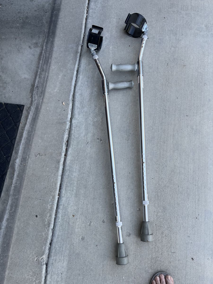 Arm crutches