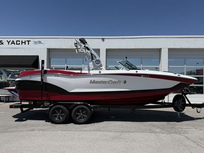 2020 24' MasterCraft X24 Bowrider
