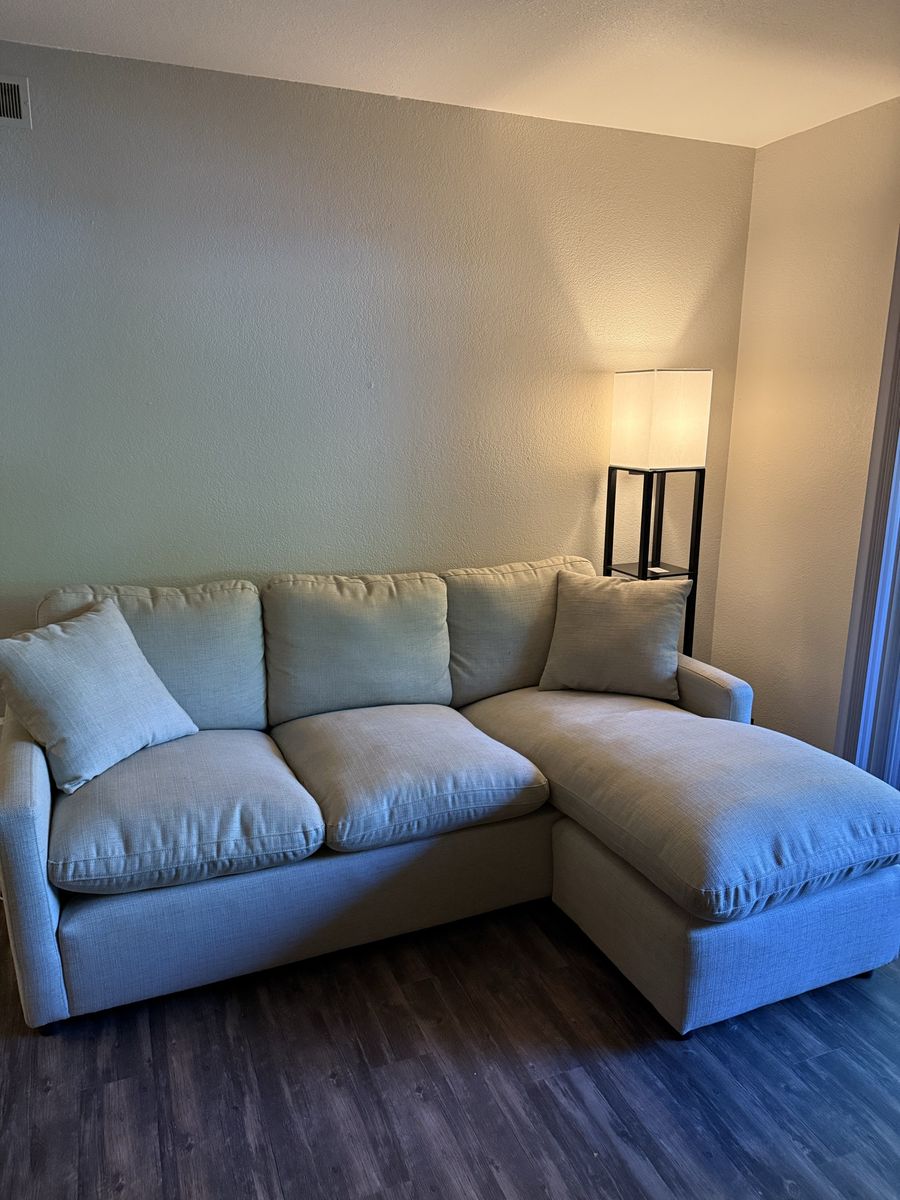 Couch w/ reversible chaise