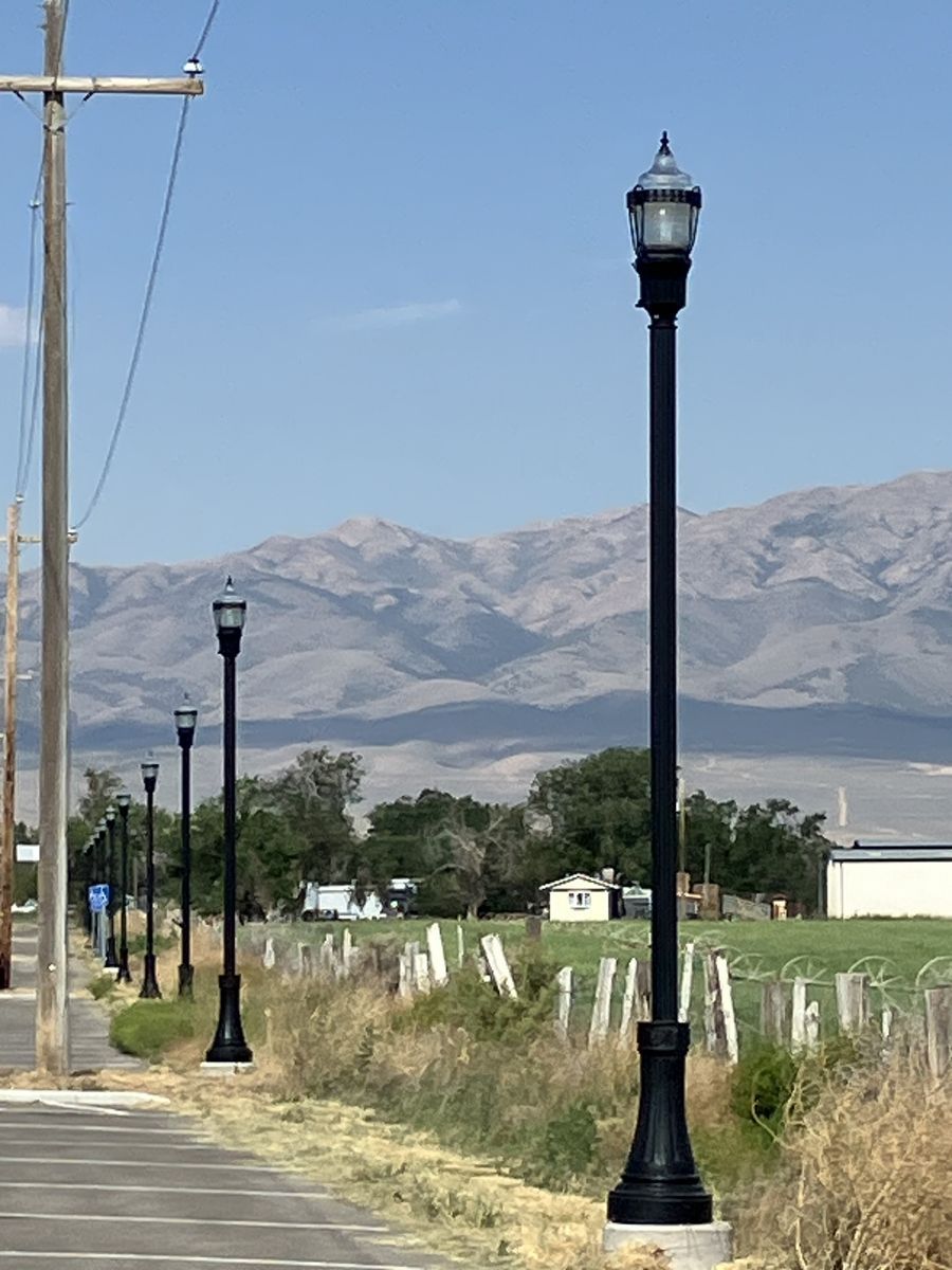 LIGHT POLES 8 BRAND NEW LED LAMPS WITH BEAUTIFUL FLUTED POLES