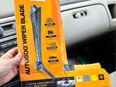 AUTOBOO 24”/18” Windshield Wiper Blades (Set of 2) – New, J-Hook
