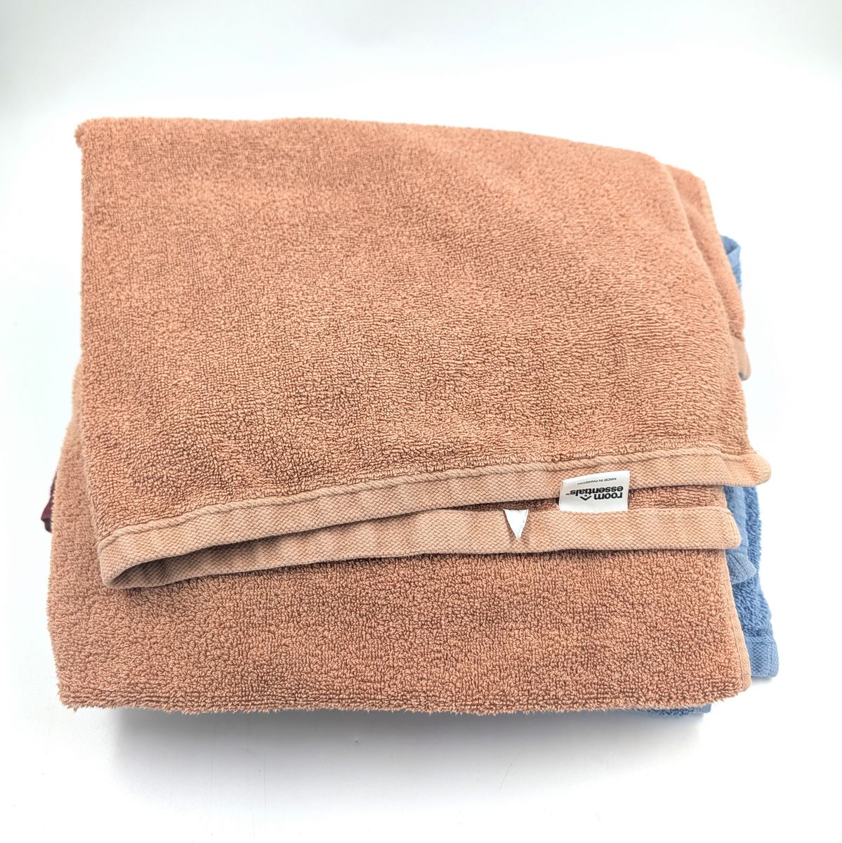 Room Essentials Pack of 3 Towel Red Orange and Blue Bath Towel