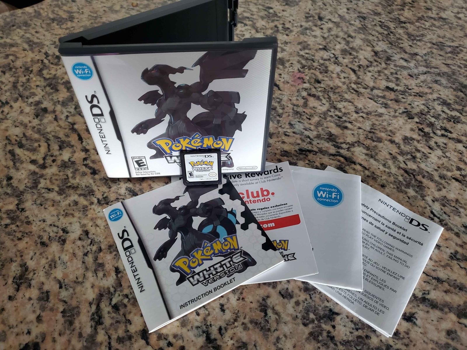 Pokemon White Nintendo DS Game - Complete In Box