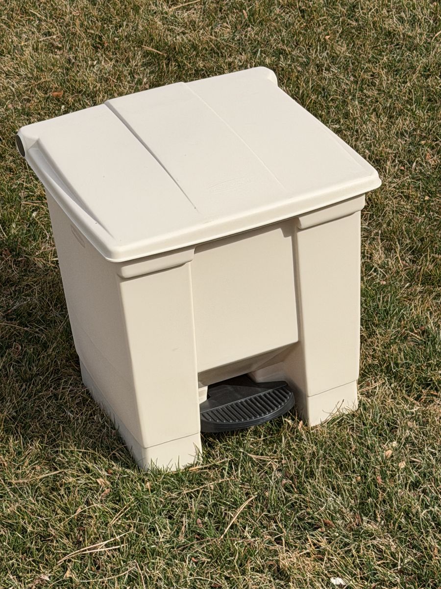 8-gallon Step On Rubbermaid Trash Can