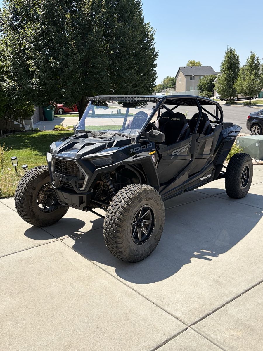 2022 Polaris RZR 4 XP 1000  Street Legal