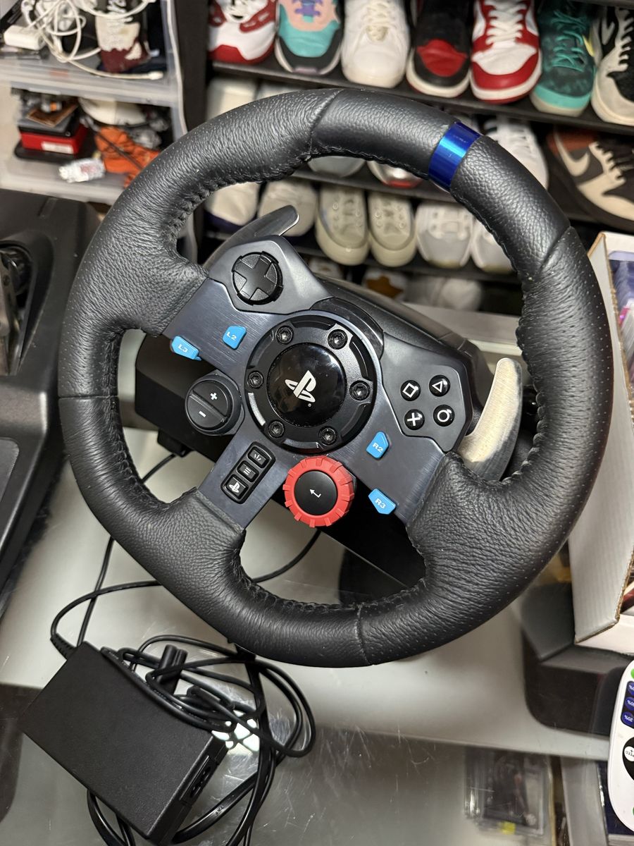 Logitech G29 Driving Force Steering Wheel & Pedals